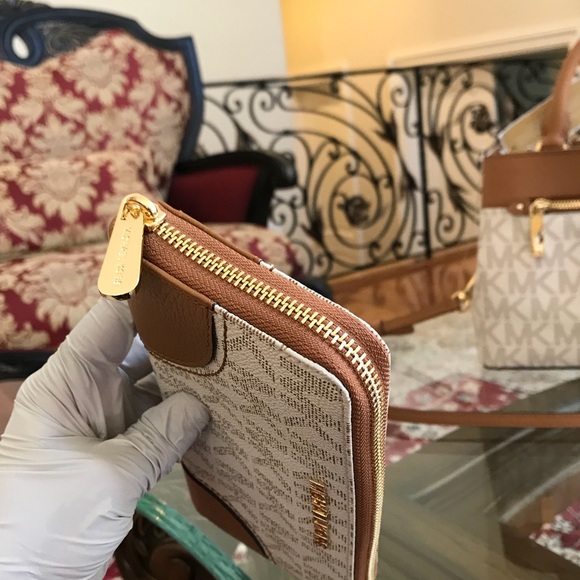 Authentic Michael kors hailee handbag&wallet&pom - Picture 7 of 8